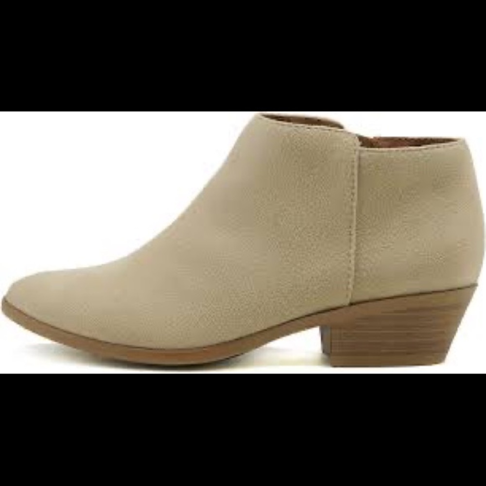NIB sz. 6.5 Soda Stacked Heel Western Bootie！